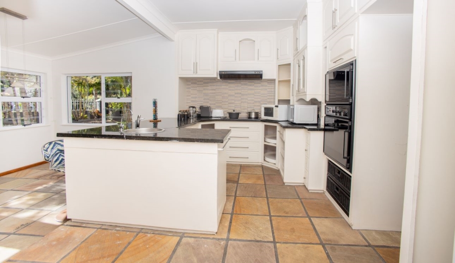 4 Bedroom Property for Sale in Beacon Bay Eastern Cape